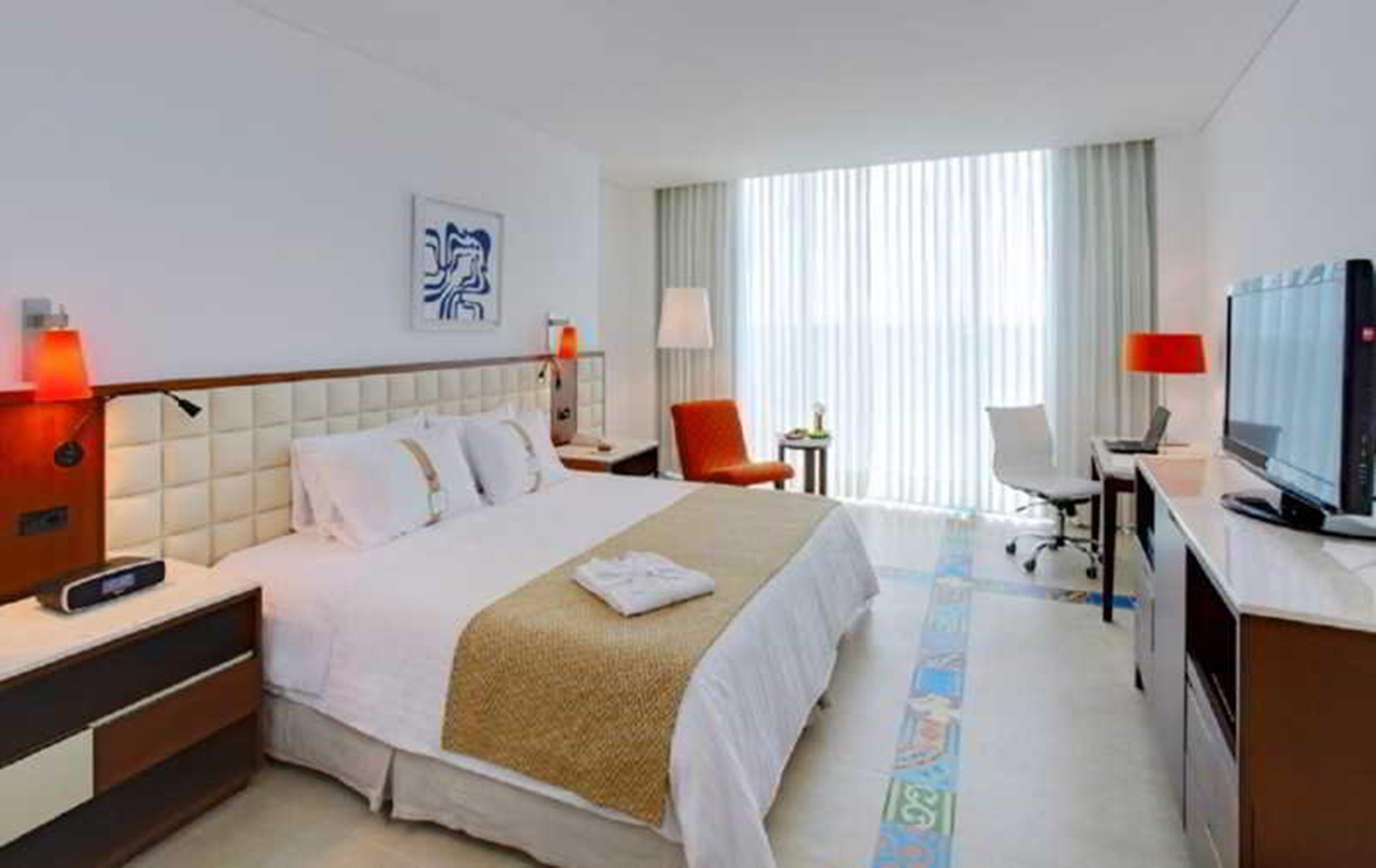 Holiday Inn Cartagena Morros By Ihg Exterior photo A room at the hotel