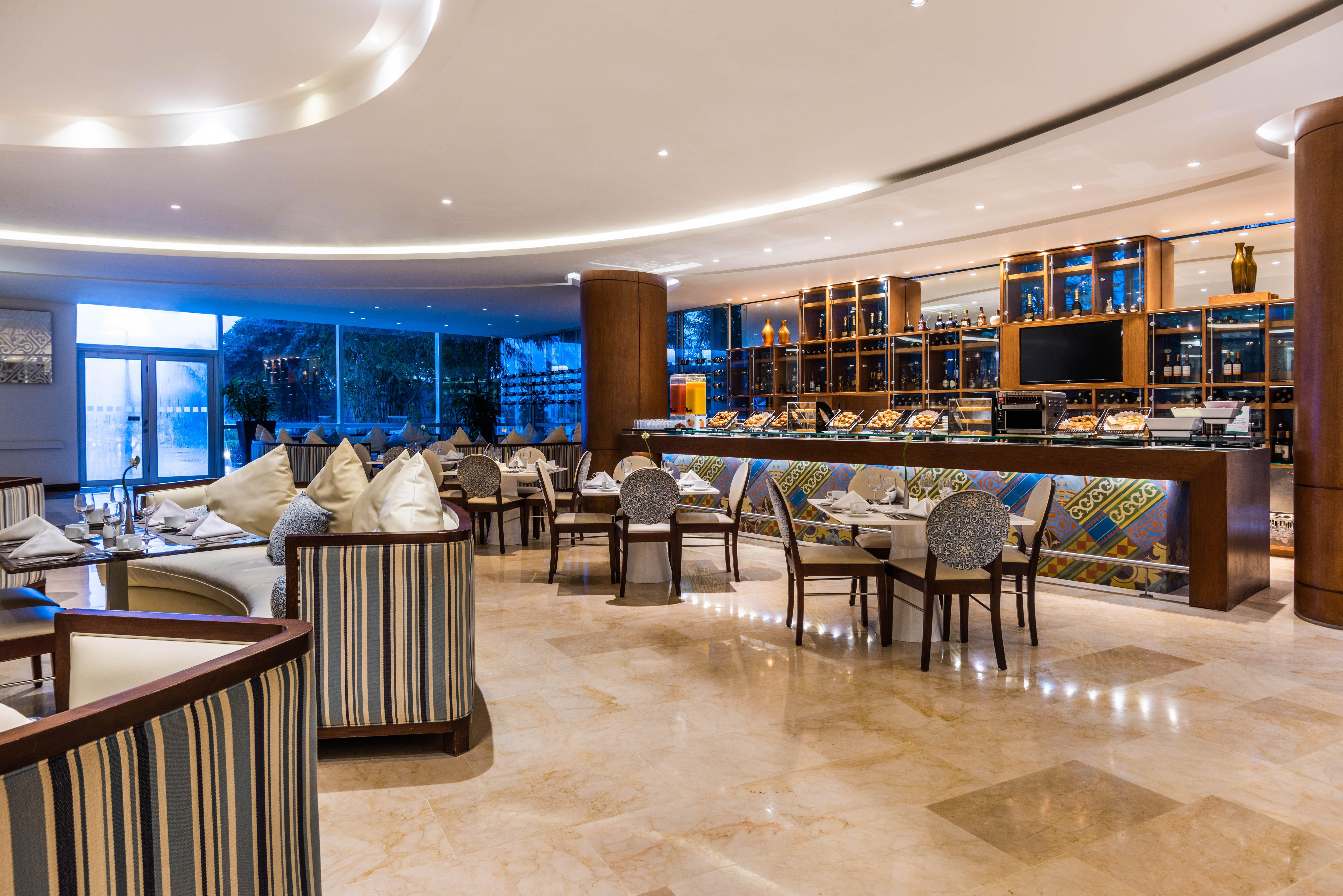 Holiday Inn Cartagena Morros By Ihg Exterior photo The restaurant
