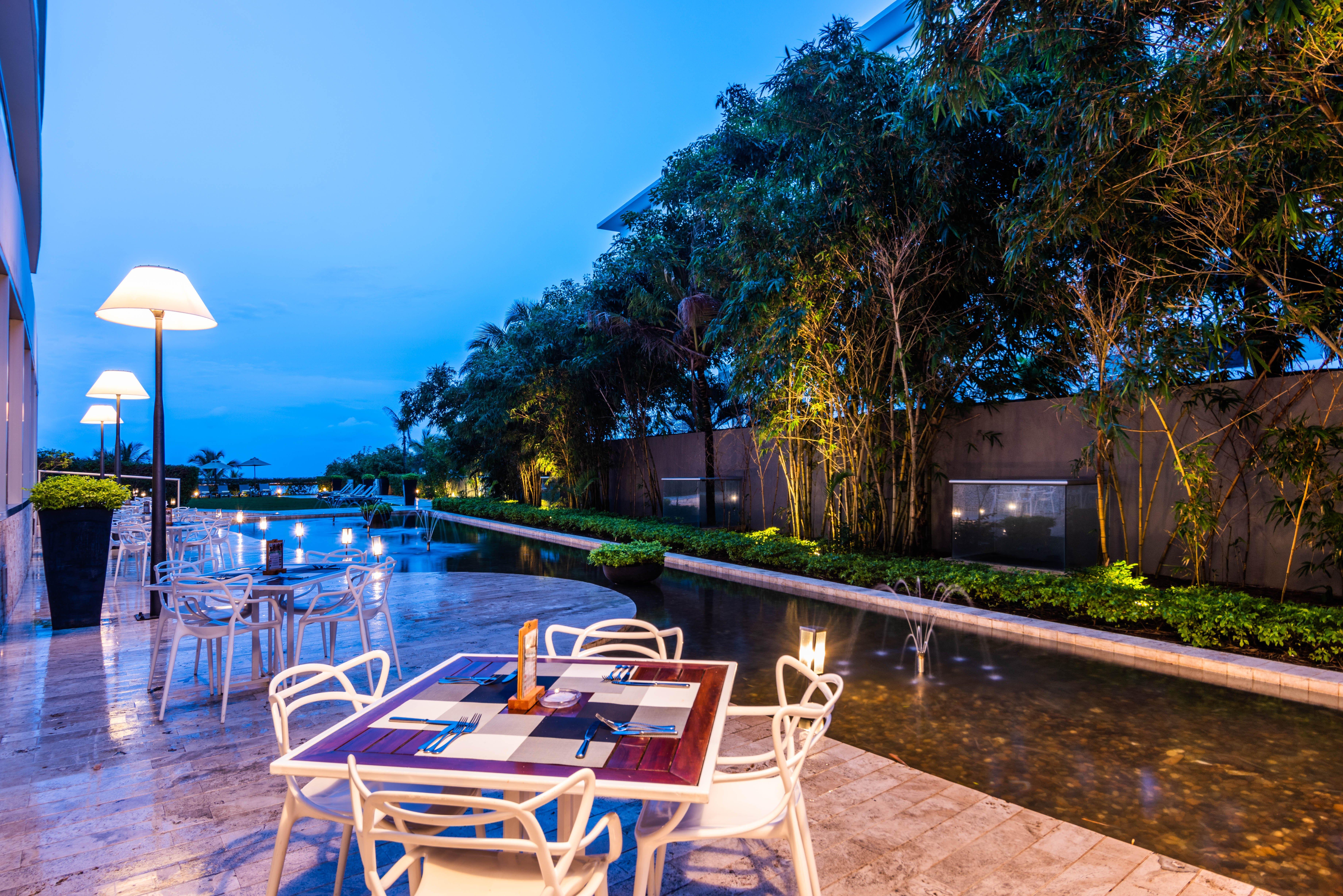 Holiday Inn Cartagena Morros By Ihg Exterior photo The River