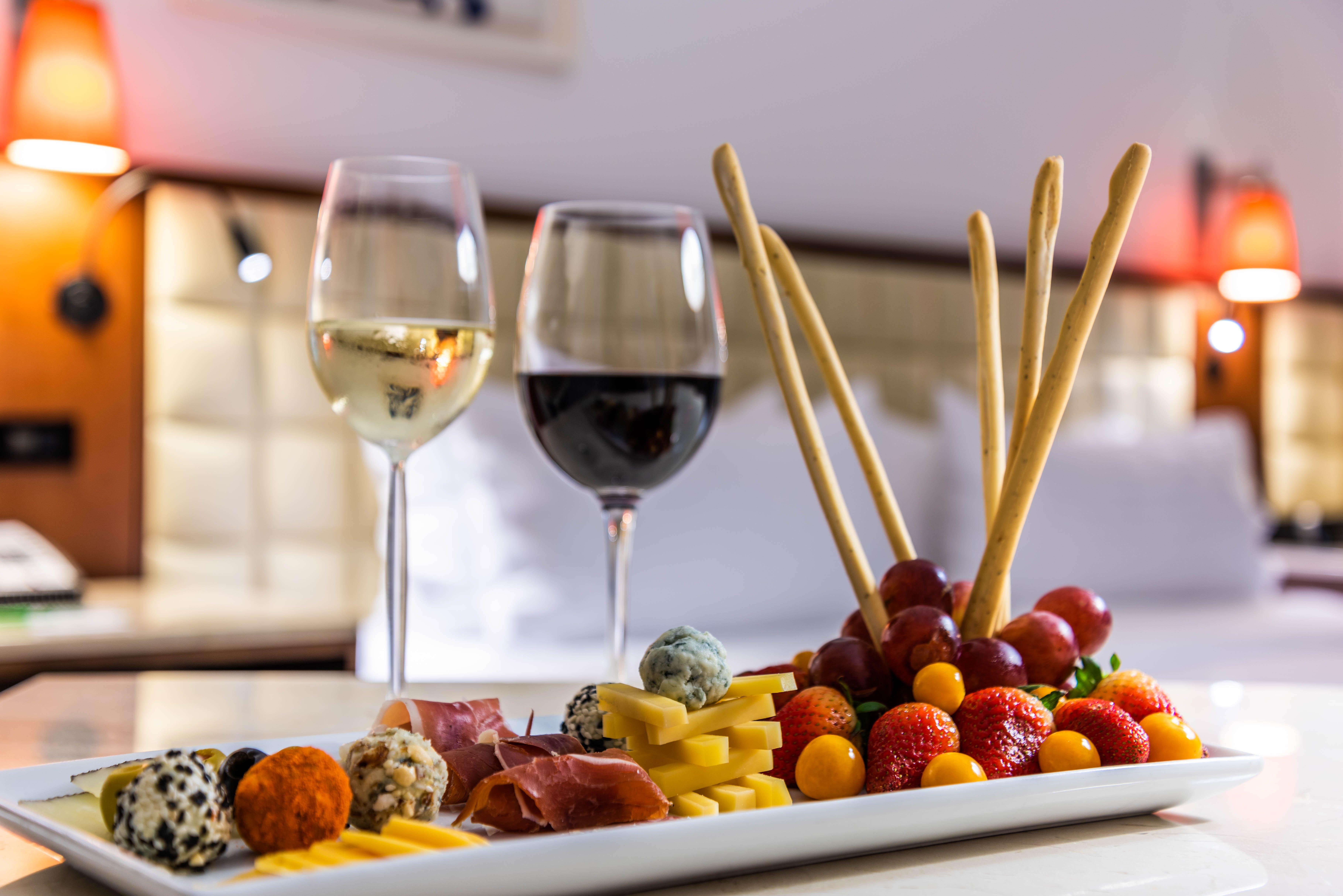 Holiday Inn Cartagena Morros By Ihg Exterior photo A cheese platter with wine