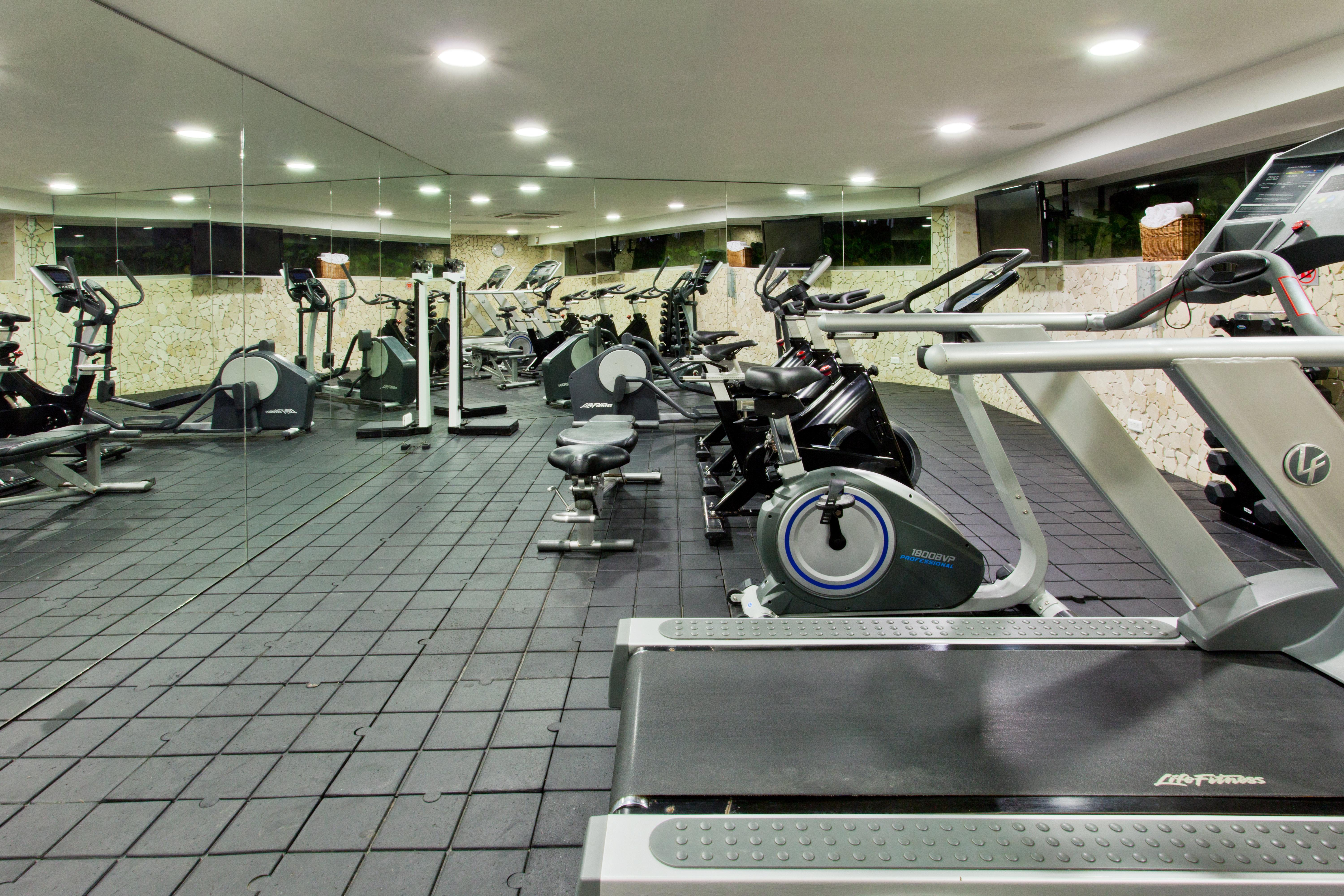 Holiday Inn Cartagena Morros By Ihg Exterior photo A gym in a hotel